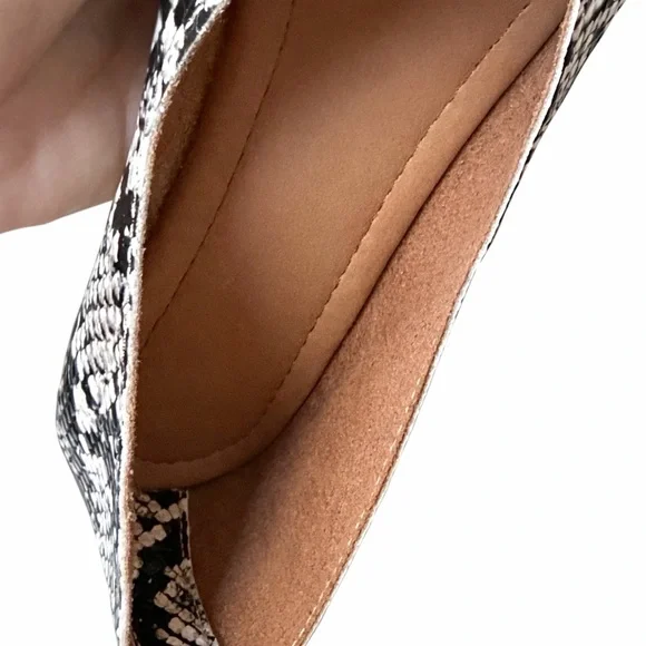 NWOT Snake Print Pointed Toe Ballet Flats Neutral Python Pattern Size 7.5 - Picture 5 of 9